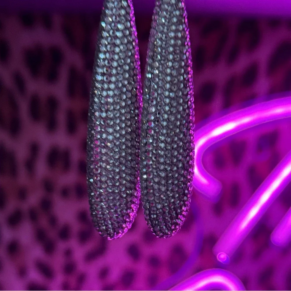 REPURCHASE Roni Blanshay Silver Crystal Drop Earrings - Picture 5 of 11